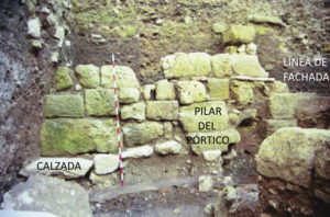 Ocupación parcial de un decumano hallado en c. Duque de Hornachuelos 8 (RUIZ NIETO, 2006, lám. 3)